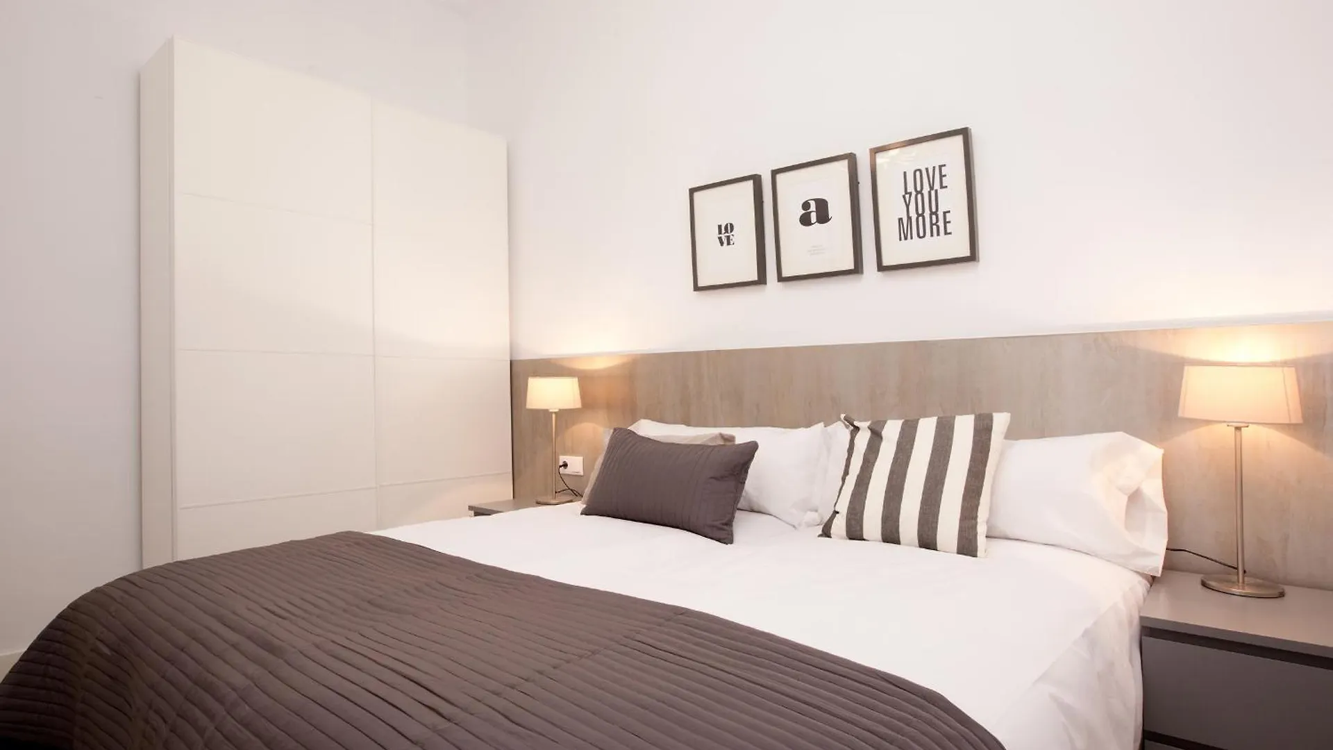 Apartament Click&Flat Seneca Suites Barcelona Hiszpania