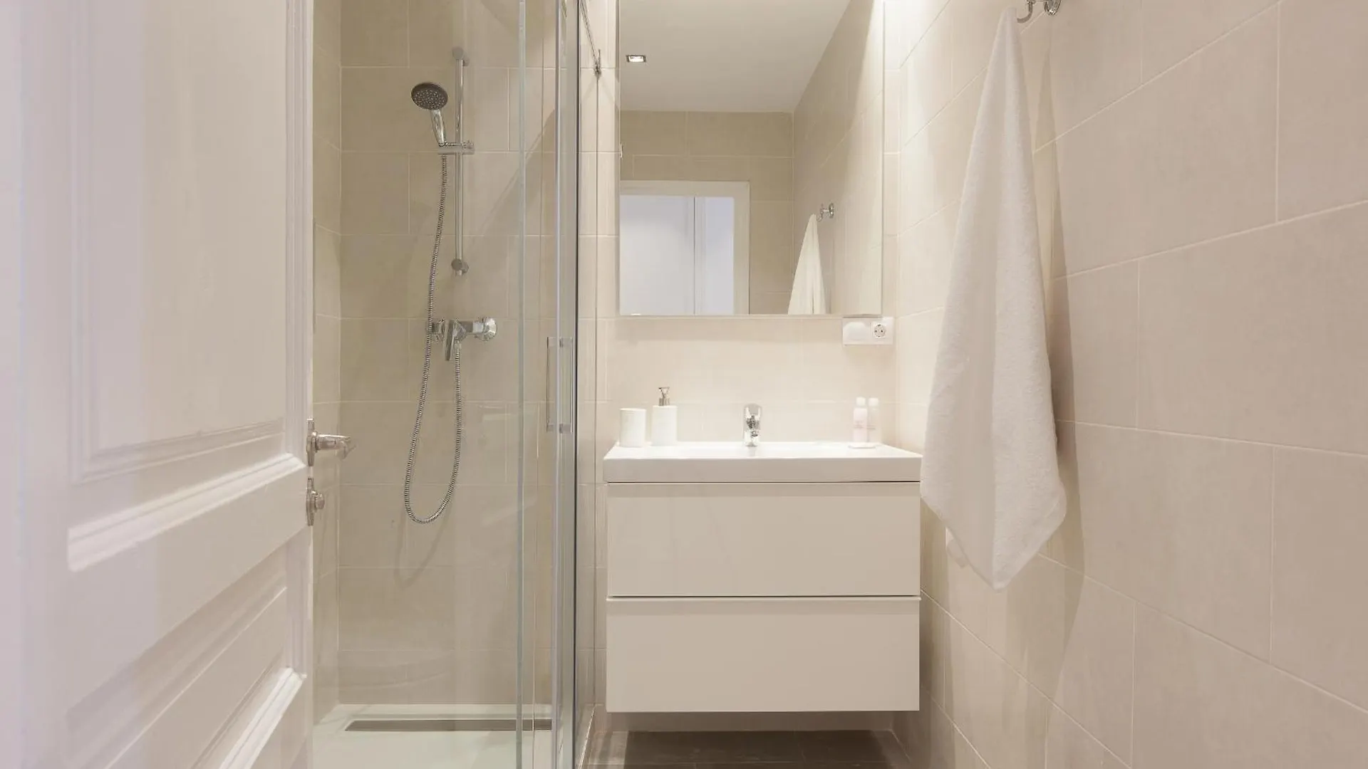 Click&Flat Seneca Suites Barcelona 0*,